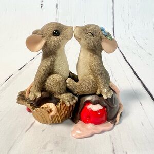 Charming Tails by Fitz Floyd Candy Kisses Figurine